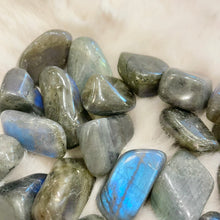 Load image into Gallery viewer, Labradorite Tumble
