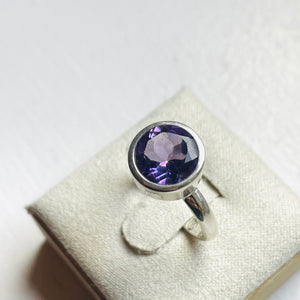 Amethyst Small Round Cut Bezel-Set Ring - US 6.5