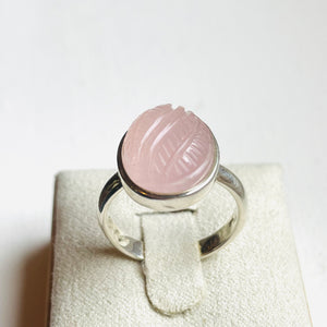 Rose Quartz Embossed Medium Oval Ring - US 7.5