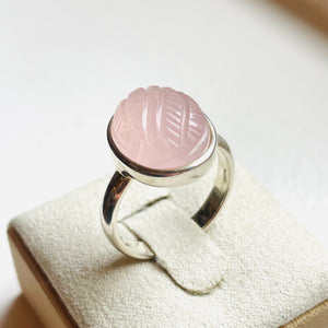 Rose Quartz Embossed Medium Oval Ring - US 7.5