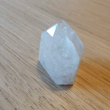 Load image into Gallery viewer, Phantom Quartz point
