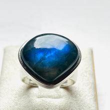 Load image into Gallery viewer, Labradorite Shield Cut Ring - US 6.5
