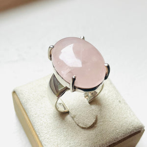 Rose Quartz Medium Oval Four-Prong Set Ring - US 7