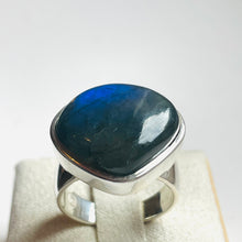 Load image into Gallery viewer, Labradorite Shield Cut Ring - US 6.5
