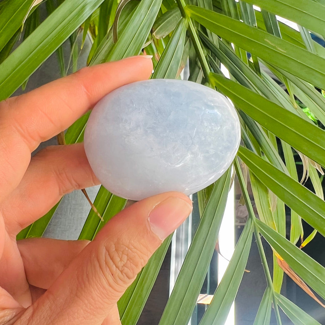 Blue Calcite Pebble (4x5cm)